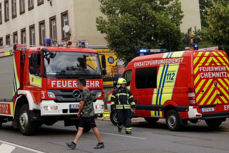 Chemnitz: Chemnitzer Feuerwehr löscht Dachstuhl-Brand
