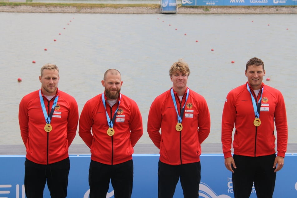 Max Rendschmidt (30, v.l.), Max Lemke (27), Jacob Schopf (24) und Tom Liebscher-Lucz (30) freuten sich über Gold beim Weltcup in Szeged.