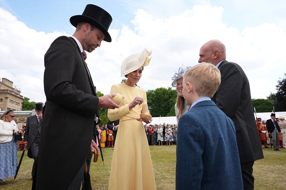 Die Familie Hatton begeisterte William (43) und Kate mit ihren kleinen Mitbringseln.
