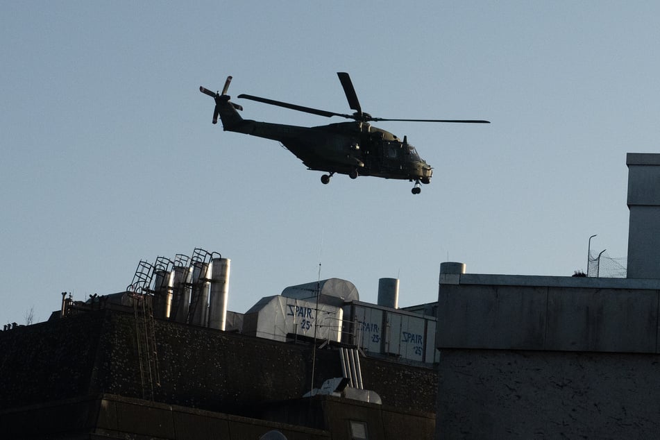 Rund zweihundert Fallschirmjäger waren bei der Übung im Einsatz.