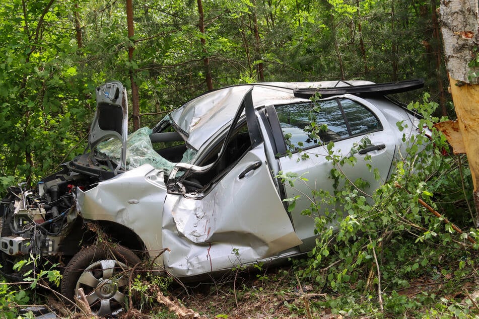 Die 24-Jährige war in ihrem Toyota eingeklemmt und wurde von der Feuerwehr befreit.