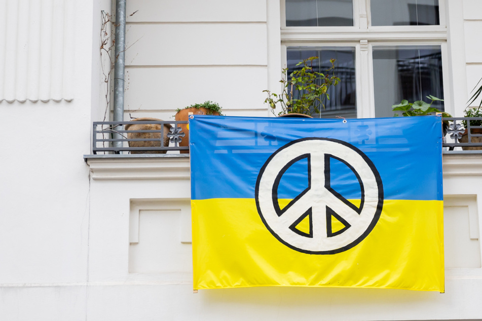 Ukrainische Flaggen können zwar weiterhin in Berlin gezeigt werden, bei den Gedenkveranstaltungen aber nicht.