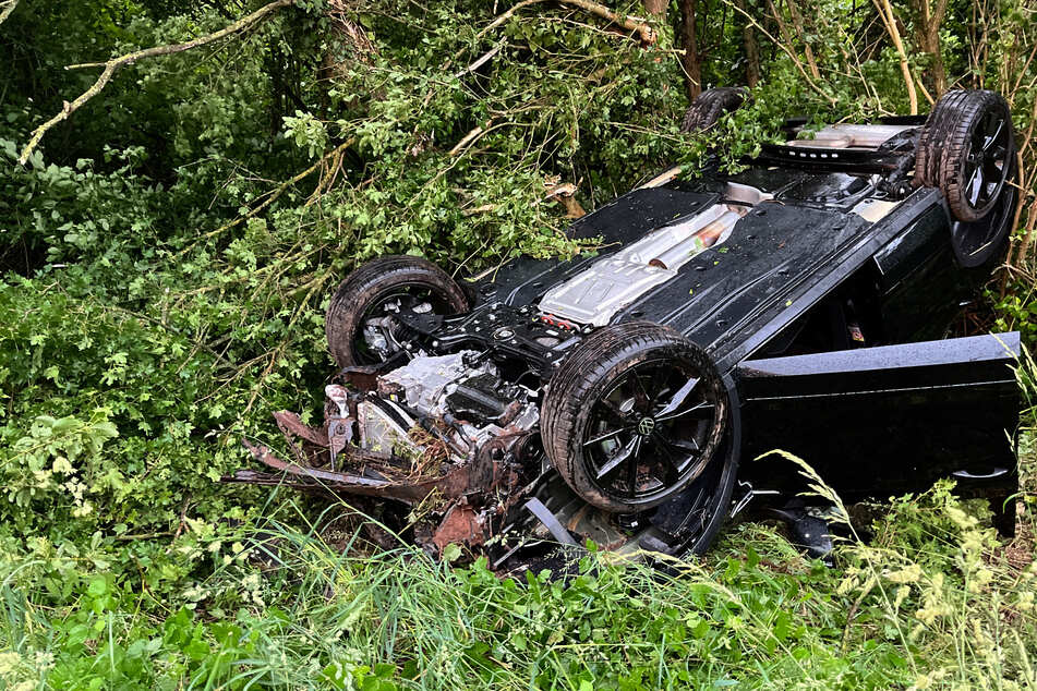 Der 31-Jährige war nach dem Crash in dem T-Roc eingeschlossen, erlitt aber lediglich leichte Verletzungen.