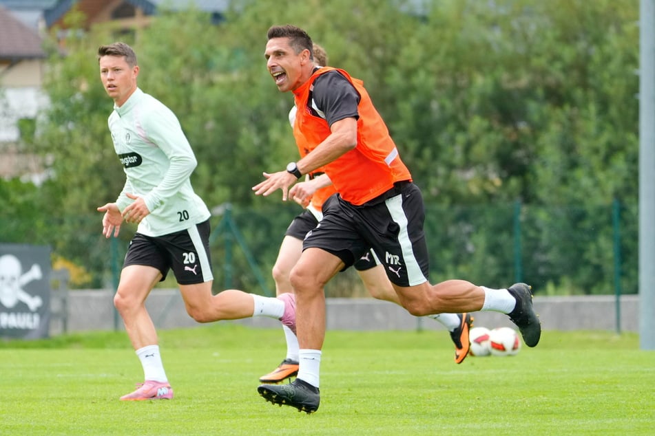 Rasmussen ist begeistert vom neuen St.-Pauli-Cheftrainer Marcel Rapp (47, r.).