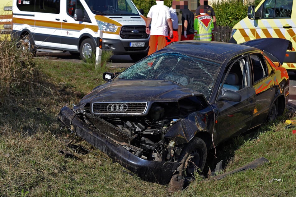 Schwerer Unfall bei Glauchau: Audi ist nach Unfall nur noch Schrott