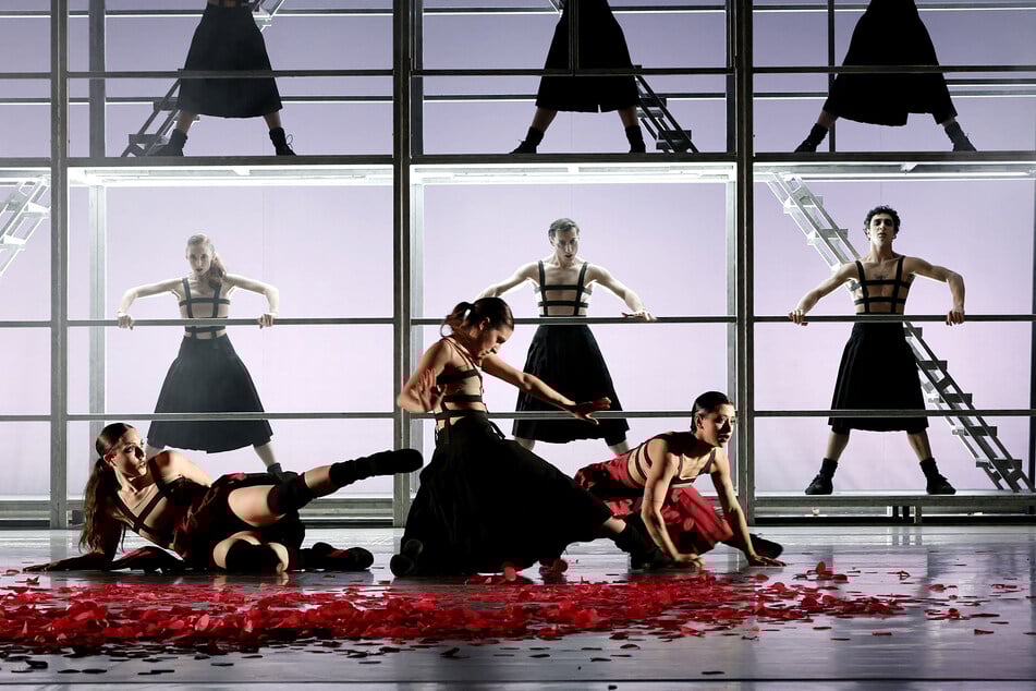 Die Ballett-Performance "Drifting Out/Bolero" verzauberte bereits Hunderte Zuschauer.