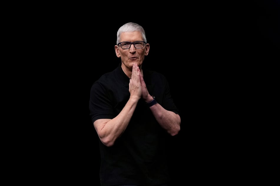 Tim Cook (65) legt nach 15 Jahren im Dienst als Chef sein Amt nieder.