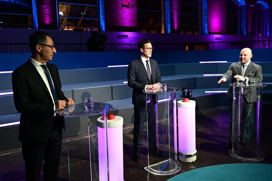 Cem Özdemir (60, Grüne, l.) und Manuel Hagel (37, CDU, M.) bildeten mehrfach eine Front gegen den AFD-Mann Markus Frohnmaier (34, AfD).