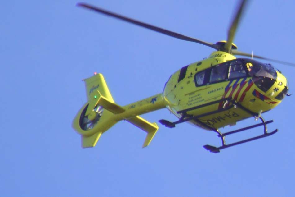Ein Hubschrauber brachte den schwerst verletzten Mann in eine Klinik. (Symbolbild)