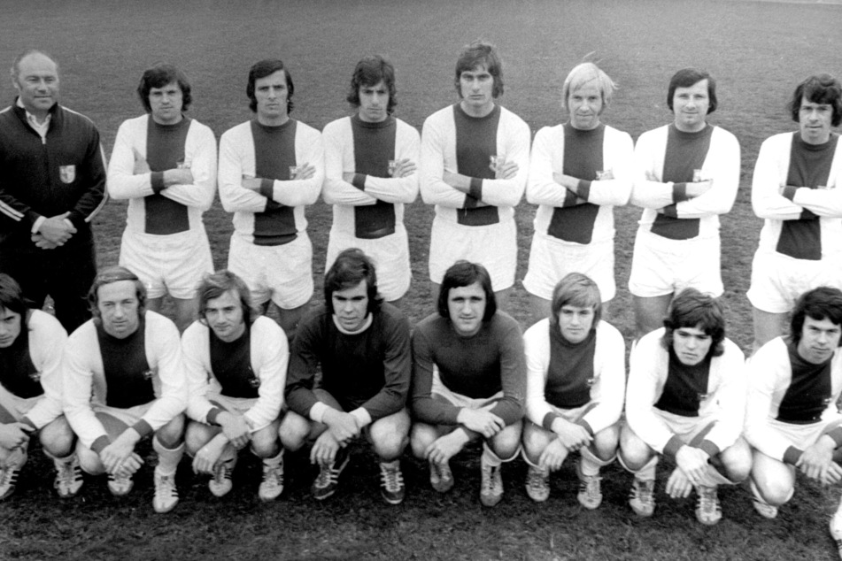 Die gesamte Mannschaft des DDR-Fußballpokalsiegers 1. FC Magdeburg, auf einem undatierten Archivfoto.