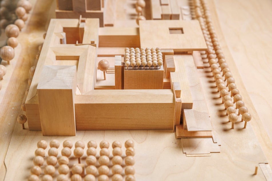 Dieses Modell im Landtag zeigt, wie sich die Neubauten in das bestehende Ensemble einfügen werden.