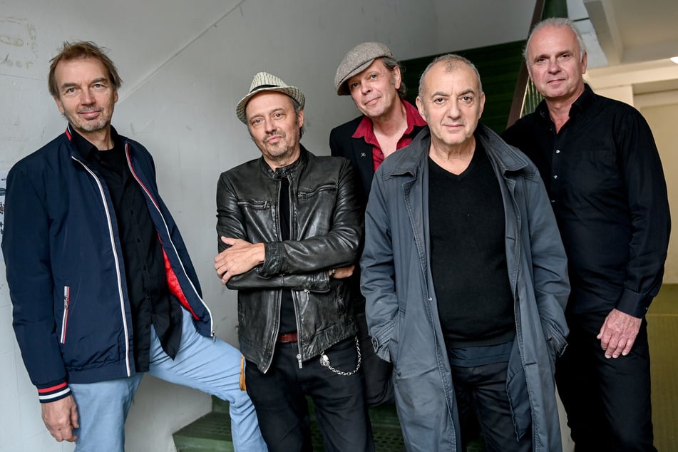 Die DDR-Rockband "Pankow" schickt André Herzberg (68, Zweiter von rechts) zu der Spendenaktion nach Dresden.