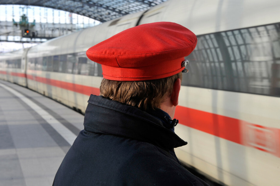 Die Deutsche Bahn erwartet einen Gewinnrückgang für das vergangene Jahr. (Symbolbild)
