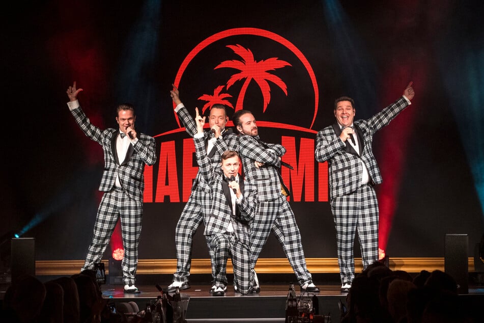 Die Musiker der "Firebirds" bringen Schwung in die "Mafia Mia"-Dinnershow.