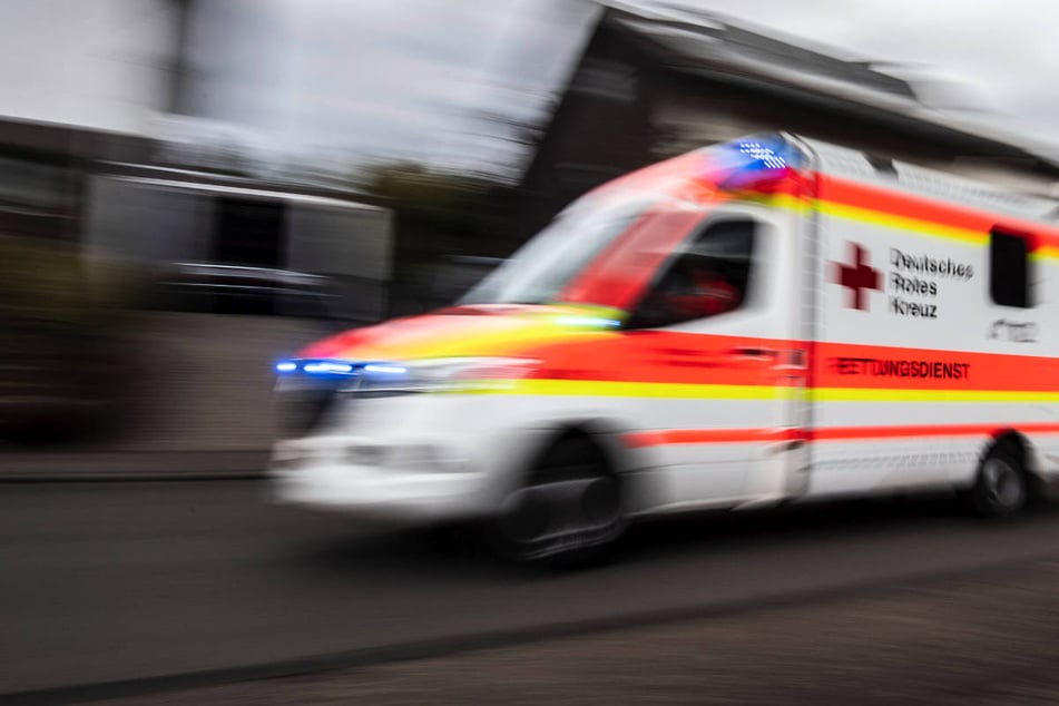 Unfall mit Rettungswagen: Radler stirbt im Krankenhaus