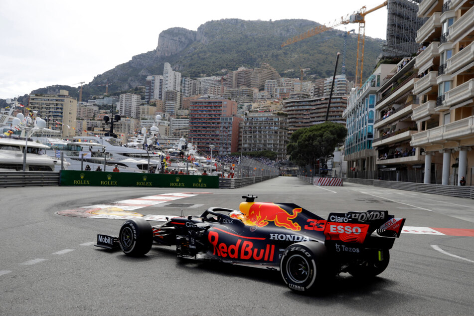 Red-Bull-Pilot Max Verstappen aus den Niederlanden hat sich in Monaco die WM-Führung geschnappt.
