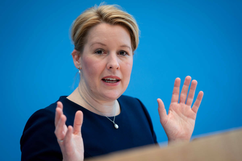 Berlins SPD-Vorsitzende Franziska Giffey (43) will die Bevölkerung der Hauptstadt mit Freikarten für kulturelle Veranstaltungen zum Impfen bewegen.