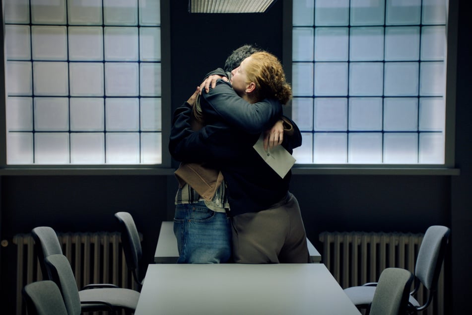 Luis macht seinen Frieden mit Nina.