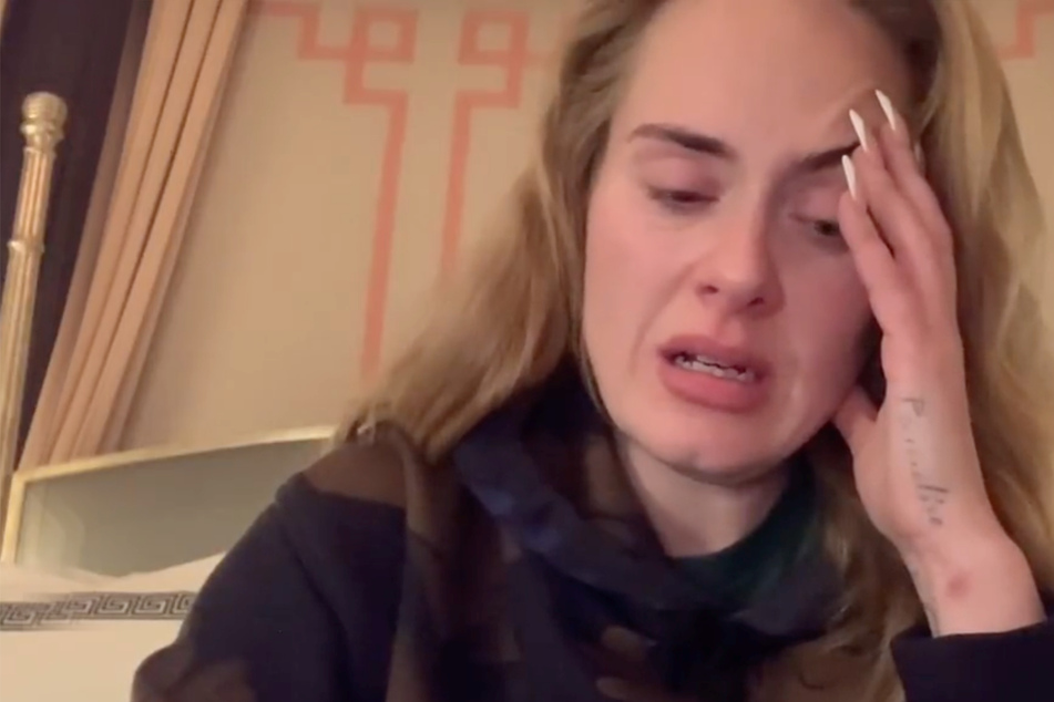 "Ich bin am Boden zerstört": Adele wendet sich unter Tränen an ihre Fans