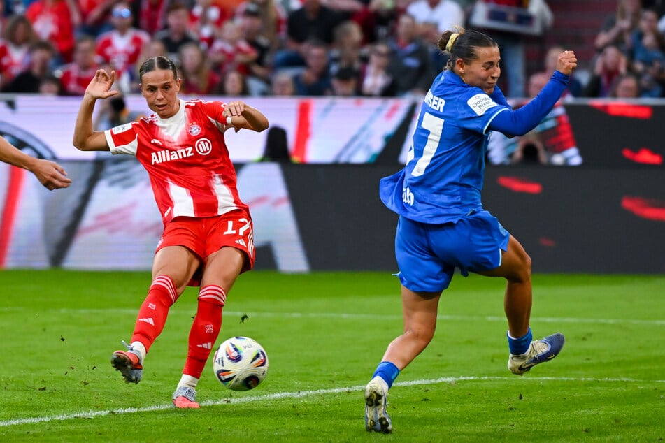Klara Bühl (l.) tütete den Bayern-Sieg mit ihrem Treffer zum 2:0 ein.