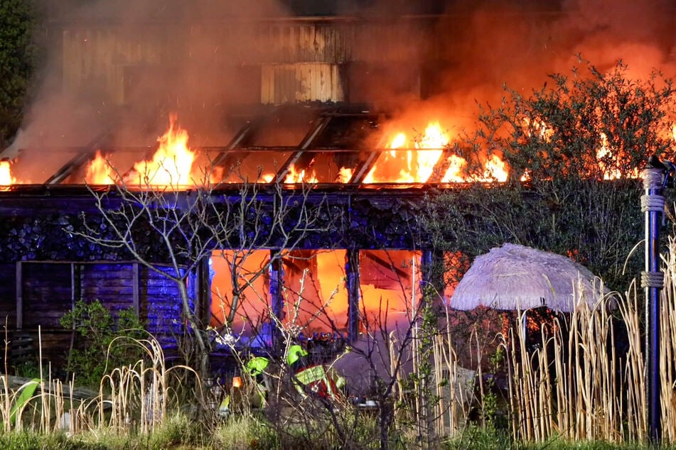 Das Gebäude brannte vollständig aus.