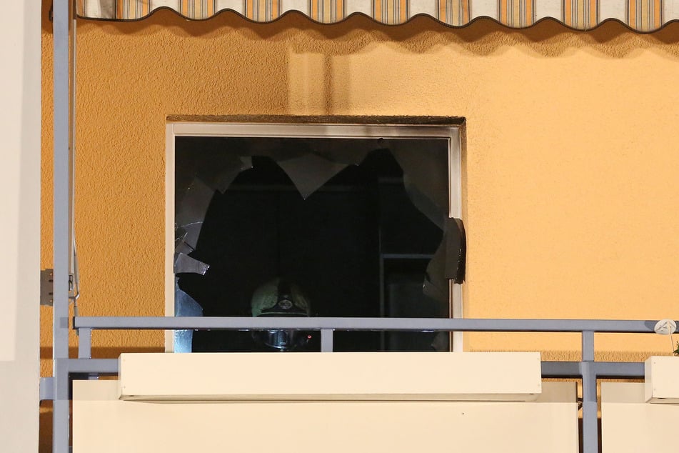 Einsatzkräfte verschafften sich Zugang zur Wohnung.