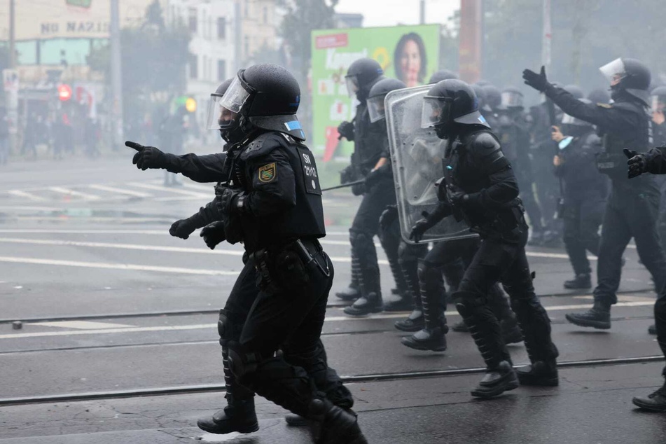 Die Polizei hatte am vergangenen Samstag während der Demonstration unter dem Motto "Wir sind alle LinX" in Leipzig alle Hände voll zu tun, soll sogar Medienvertreter angegriffen haben.