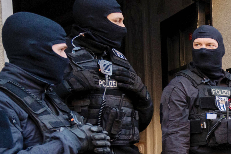 Die Berliner Polizei durchsuchte am Donnerstag die Räumlichkeiten zweier Vereine - es geht um Betrug mit Corona-Hilfen in Höhe von 47.000 Euro. (Symbolfoto)