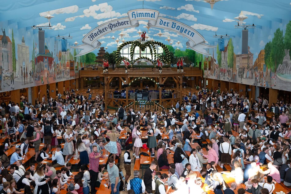 Auf dem Oktoberfest haben die Sicherheitsmitarbeiter immer alle Hände voll zu tun.