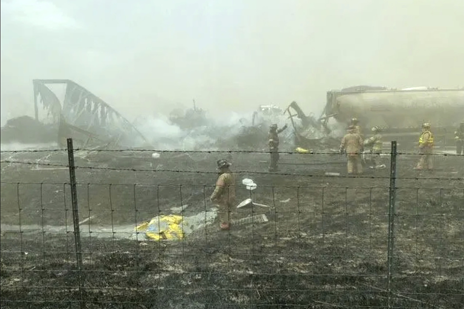 Die Unfallstelle auf dem Highway 55 glich am Montag einer Trümmerwüste.