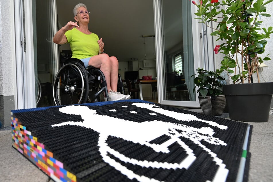 Am kommenden Wochenende stellt "Lego-Oma" Rita Ebel ihre Rolli-Rampen bei einem Kongress in Hongkong vor.