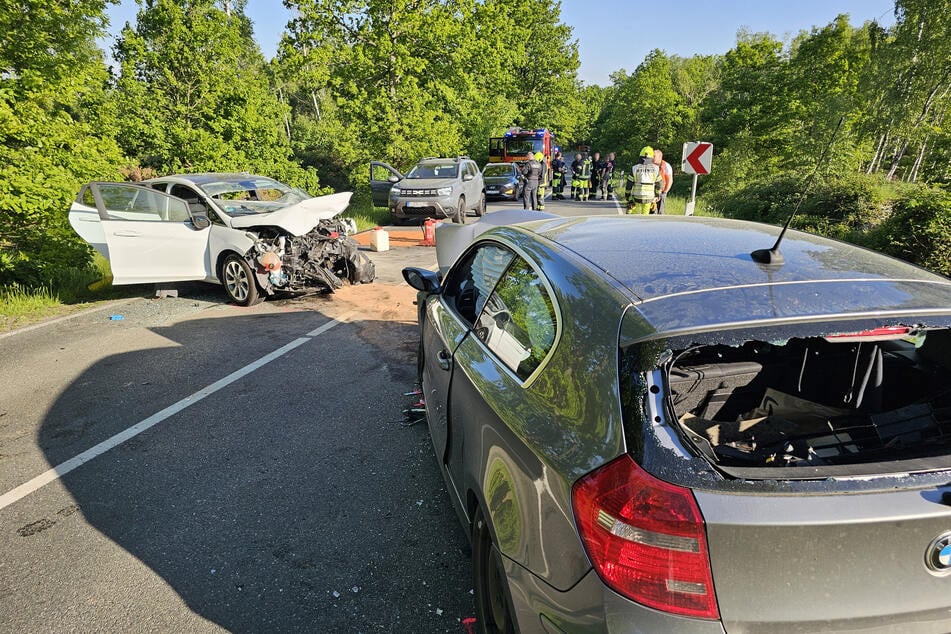 Die Straße musste nach dem schweren Unfall komplett gesperrt werden.