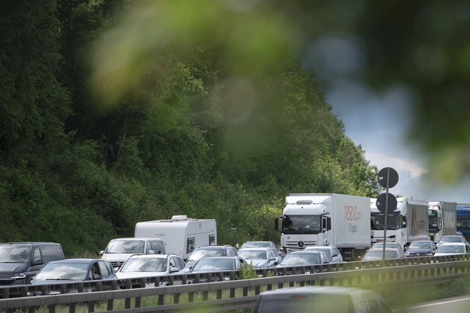 Auch wenn die Ferien in Baden-Württemberg erst Ende Juli starten, kann es dieser Tage auf den Autobahnen voll werden.