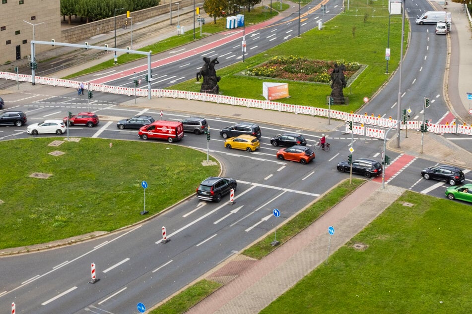 Dresden: Frust an der Carolabrücke: Warum schaltet niemand die Ampeln aus?