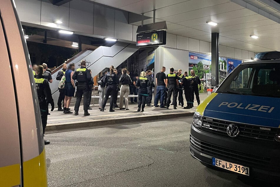 Die Polizei stellte die Identitäten der Beteiligten fest.
