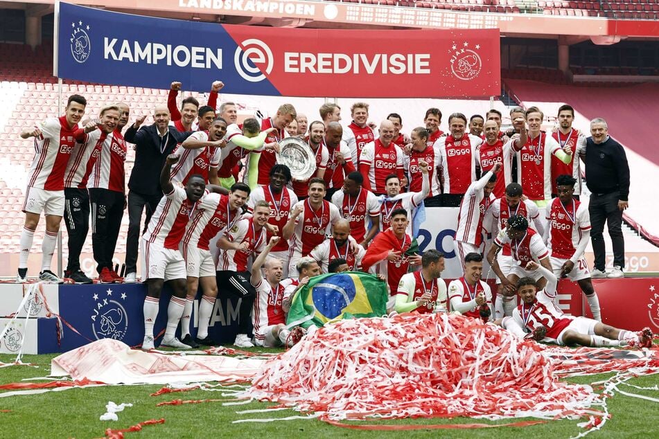 Ajax Amsterdam, unter anderem mit RB-Neuzugang Brian Brobbey (19), konnte vor ein paar Wochen bereits den Gewinn ihrer 35. niederländische Fußball-Meisterschaft feiern.
