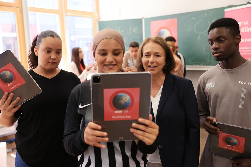 Die Schülerinnen und Schüler der Trude-Herr-Gesamtschule in Köln konnten die neue Klima-App als erste ausprobieren.