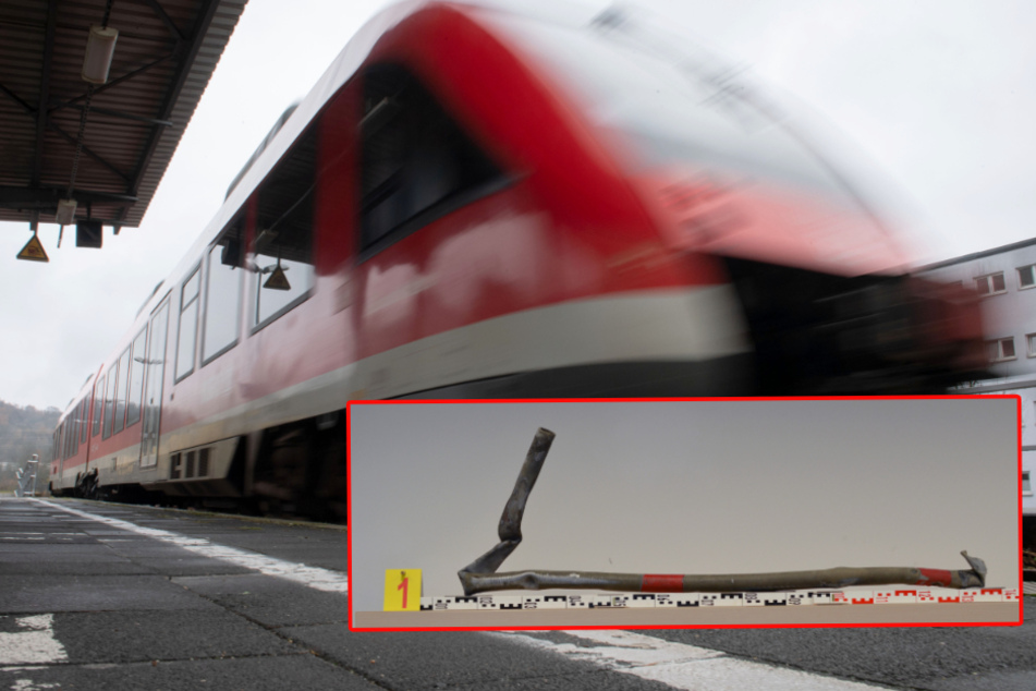 Ein Regionalzug war im niederbayerischen Essenbach über die Eisenstange gefahren, die Unbekannte nach Polizeiangaben auf die Gleise gelegt hatten. (Bildmontage)