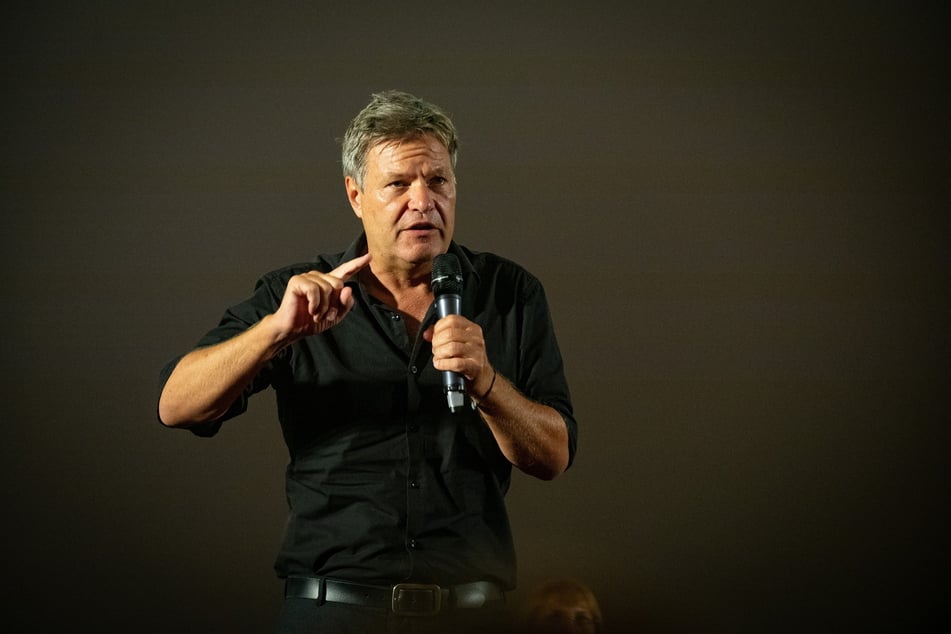 Die Dresdner Staatsanwaltschaft ermittelt gegen Ex-Wirtschaftsminister Robert Habeck (55, Grüne) aufgrund Äußerungen bei einer Veranstaltung im Dresdner Rundkino am 30. August 2024.