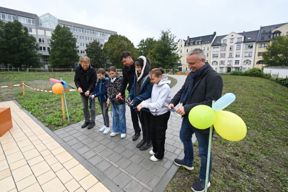 Baubürgermeister Michael Stötzer (52, Grüne) übergab die Interventionsfläche an die zukünftigen Nutzer.