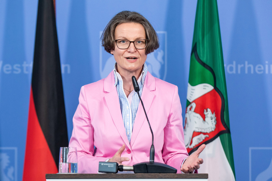 Ina Scharrenbach (43) ist als NRW-Ministerin für Heimat, Kommunales, Bau und Gleichstellung.