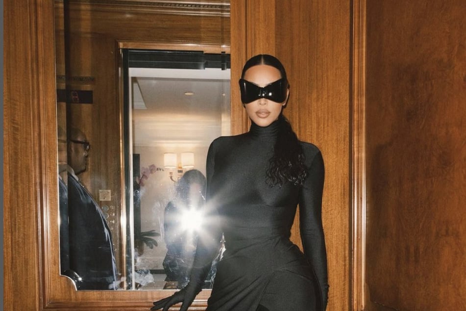 After covering her face for the actual gala, the 41-year-old showed off her face – sort-of – at Justin Bieber's afterparty, where she wore a form-fitting black catsuit with black mask-like sunglasses and a slicked-back ponytail.