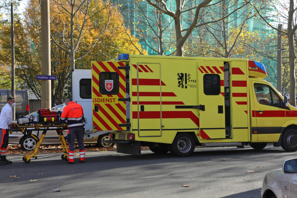 Auch der Rettungsdienst war vor Ort. Verletzt wurde glücklicherweise aber niemand.