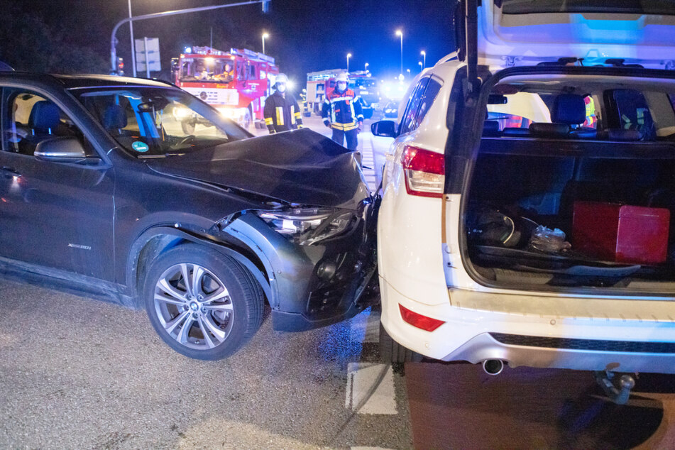 Ein Kleinkind (3) wurde bei dem Unfall im Kreuzungsbereich Stadelner Straße und Vacher Straße verletzt.
