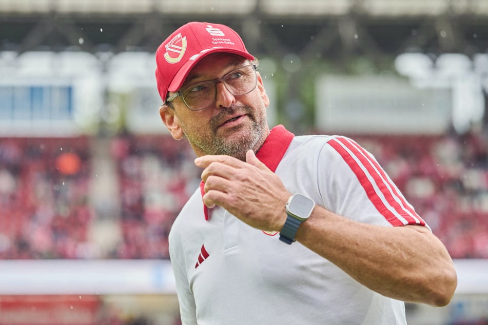Cottbus-Coach Pele Wollitz wechselt gegen Darmstadt einmal in der Startelf.