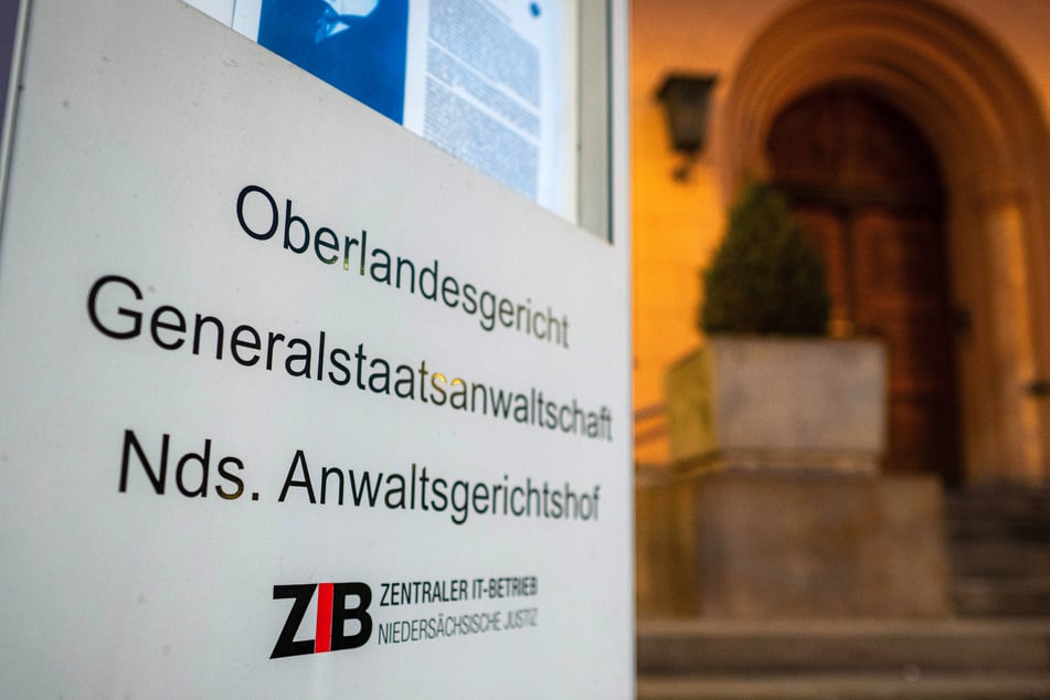 Grundlage für die Durchsuchungen sind Ermittlungen der Generalstaatsanwaltschaft Celle.