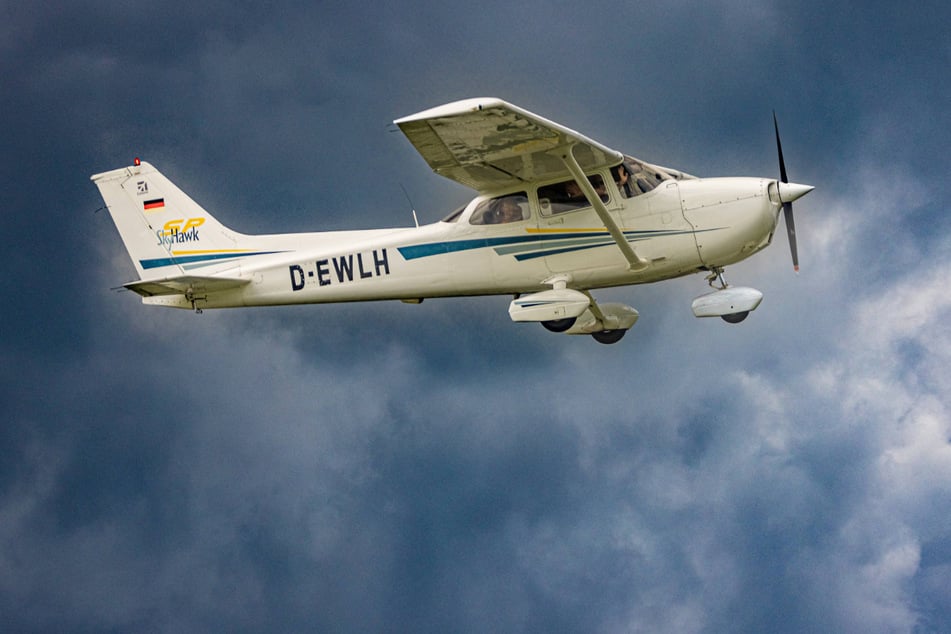 Auf dem Flughafen in Riesa steht laut der Nachlasspflegerin eine Cessna, deren Miteigentümerin Ramona ist.