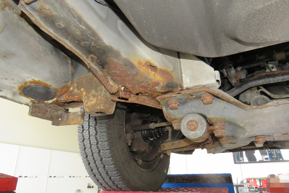 An dem Fiat Ducato Kastenwagen wurden insgesamt 18 teils erhebliche Schäden sichergestellt.