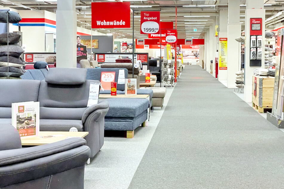 Jetzt bei ROLLER in Aschersleben vorbeischauen und satte 70 Prozent Rabatt¹ auf nahezu alle Möbel sichern.