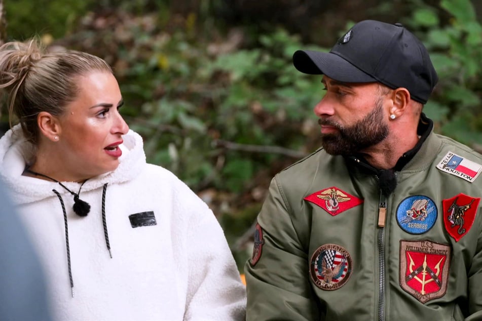 Virginia (40) und Andrew (45) sind über die Stimme vom "Team Maskulin" fassungslos.